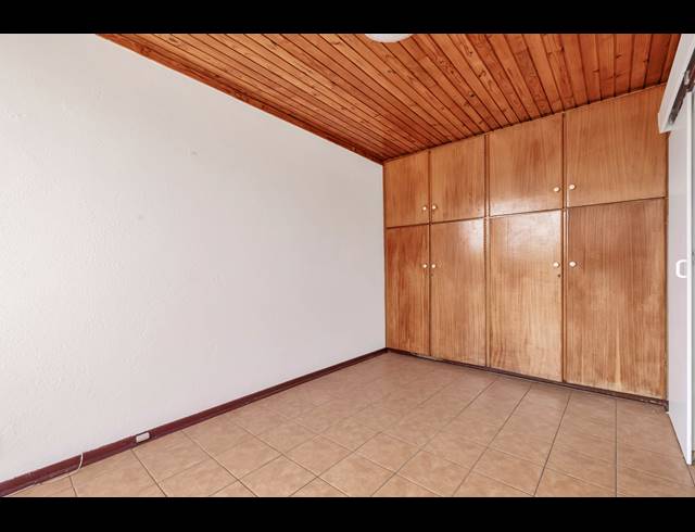 1 BEDROOM APARTMENT FOR SALE IN WINDSOR EAST